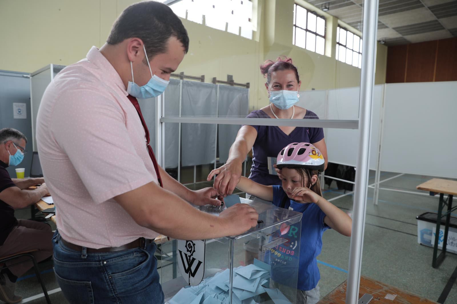 WhatsApp Image 2025-10-27 à 21.30.31_f58799ad